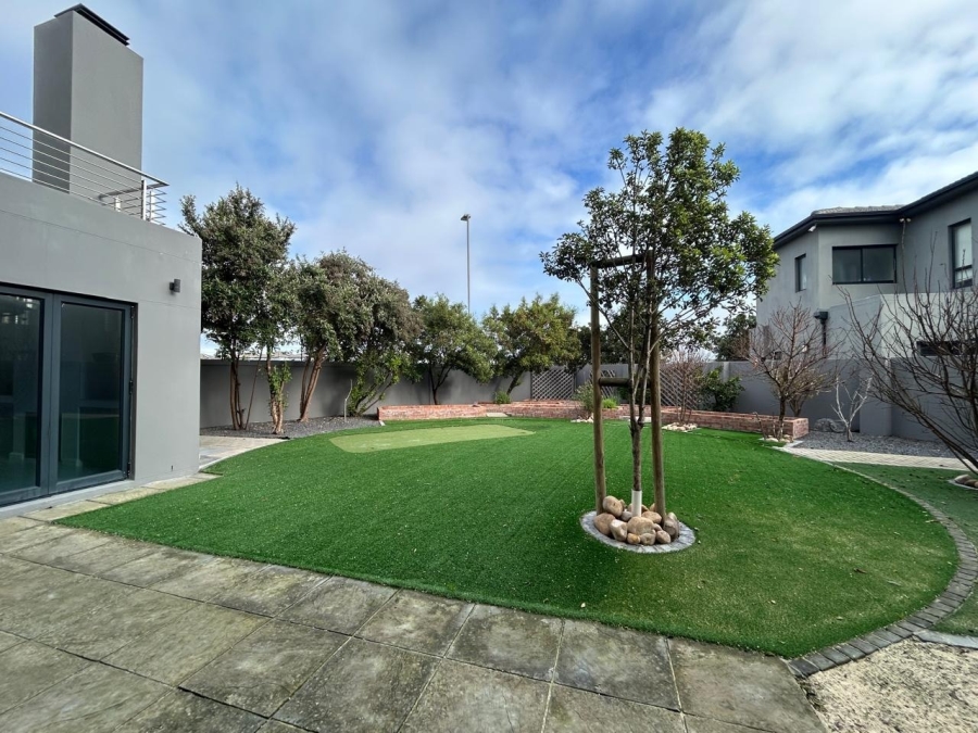 To Let 2 Bedroom Property for Rent in Royal Ascot Western Cape